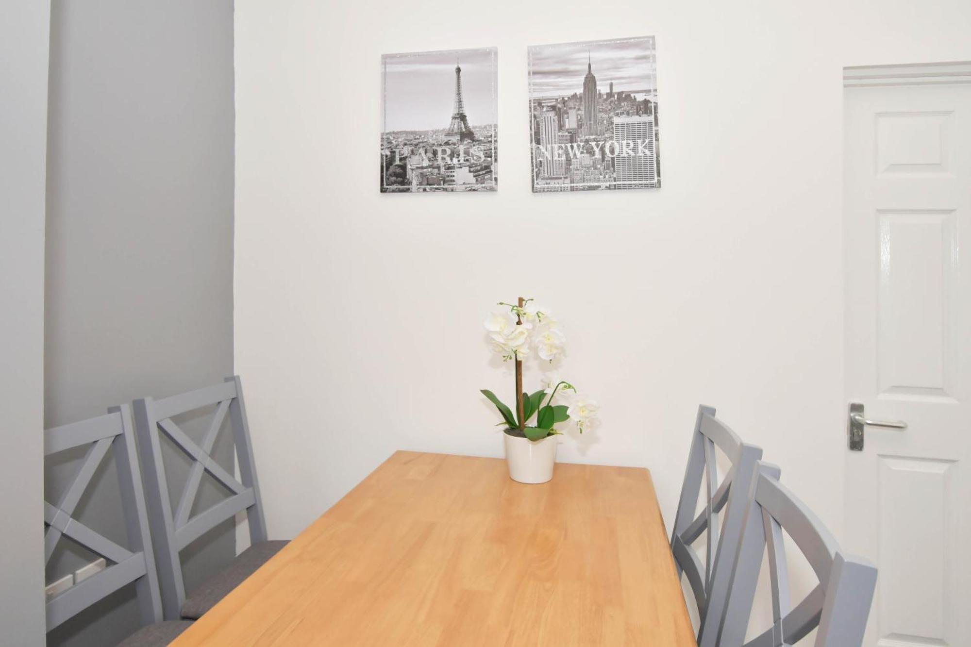 Townhouse @ 86 Brooklyn Street Crewe Villa Buitenkant foto